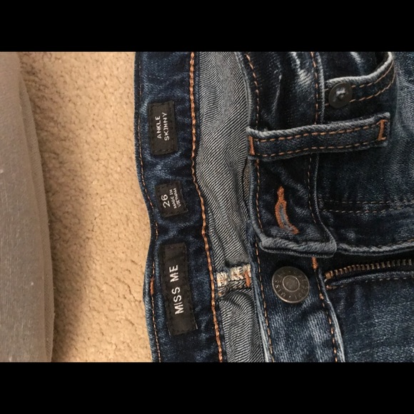 Miss Me Embroidered Jeans - Picture 5 of 6